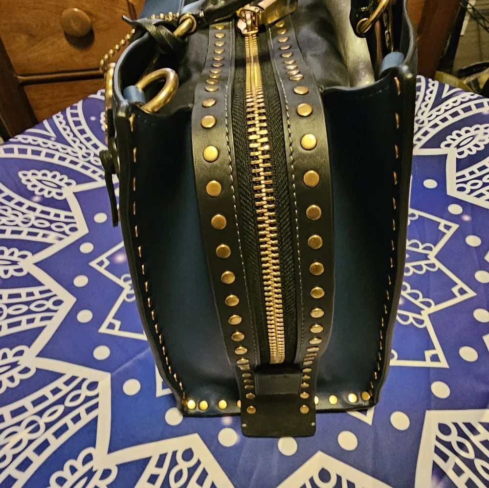 COACH ROGUE WITH RIVETS NEW - Picture 4 of 9